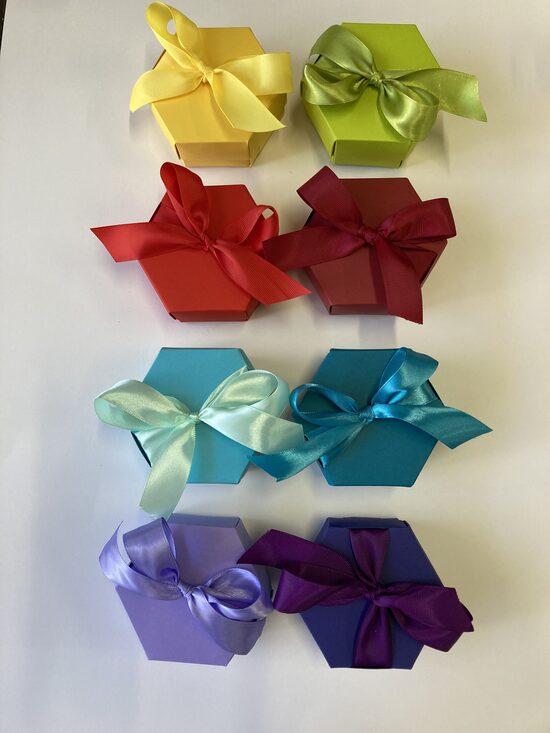 Sešstūra kaste ar lentu 98x85x37mm