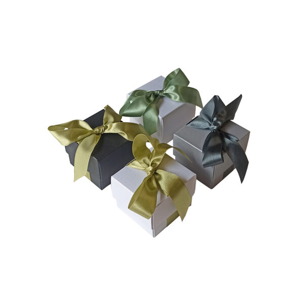 Grezna kvadrāta kaste ar lentu 67x67x58mm