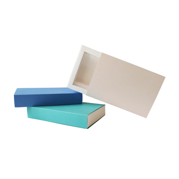 Double edge tray in a sleeve with silkpaper 180x110x36mm