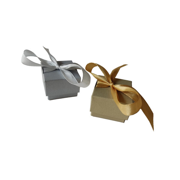 Grezna maza kvadrāta kaste ar lentu 37x37x27mm